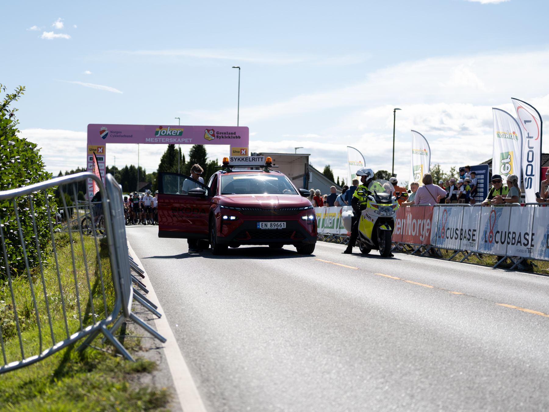 Race convoy and police motorcycle at the start